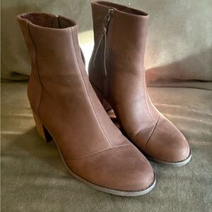 TOMS Brown suede ankle boots